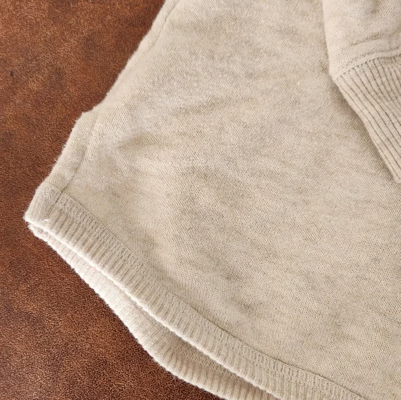 GAP Logo Beige Sweater - Picture 2 of 6